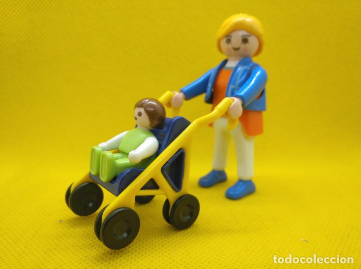 Playmobil: Playmobil Mam&aacute; con beb&eacute; y sillita de paseo