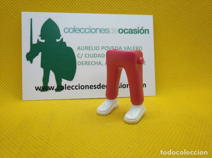 Playmobil: Playmobil Piernas patal&oacute;n fucsia y zapatillas blancas