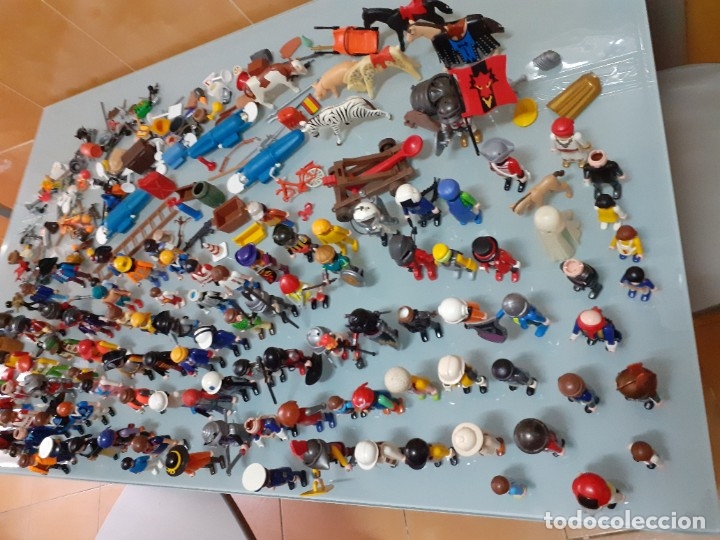 Playmobil: Lote de 105 cliks de Playmobil + complementos + animales.Distintas &eacute;pocas. - Foto 3