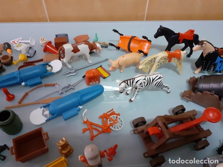 Playmobil: Lote de 105 cliks de Playmobil + complementos + animales.Distintas &eacute;pocas. - Foto 15
