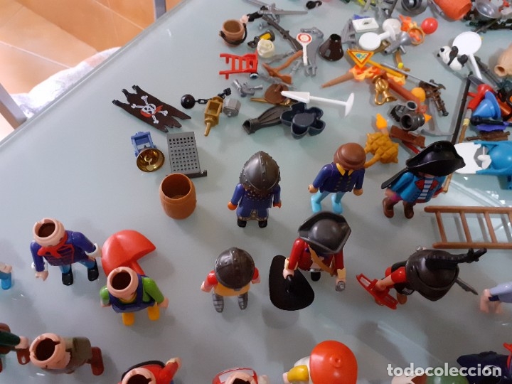 Playmobil: Lote de 105 cliks de Playmobil + complementos + animales.Distintas &eacute;pocas. - Foto 18