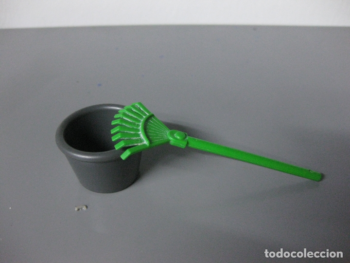 Playmobil: PLAYMOBIL cubo con rastrillo recoge hojas y pinocha