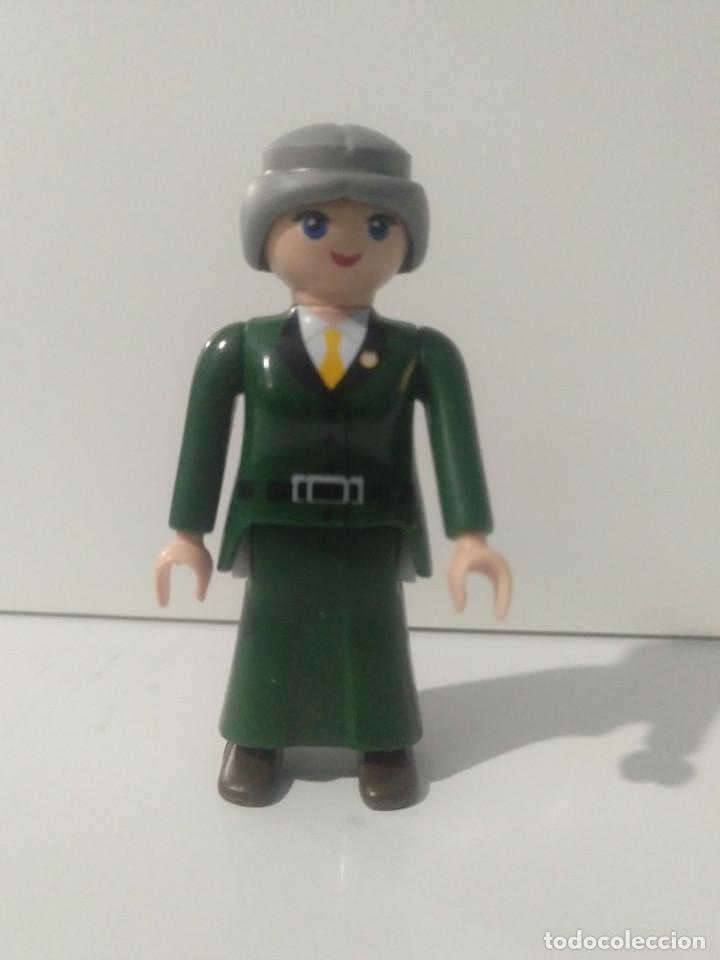 Playmobil: PLAYMOBIL MUJER CON TRAJE VERDE Y CORBATA - 14/12/19
