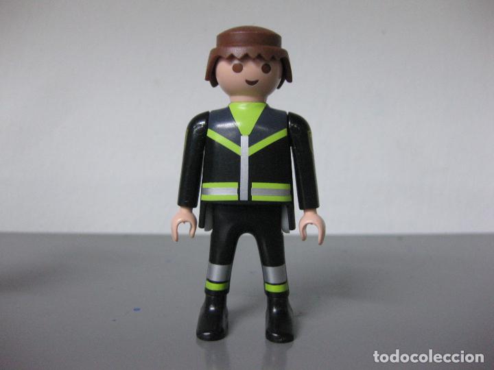 Playmobil: PLAYMOBIL figura chico rescate casta&ntilde;o H3