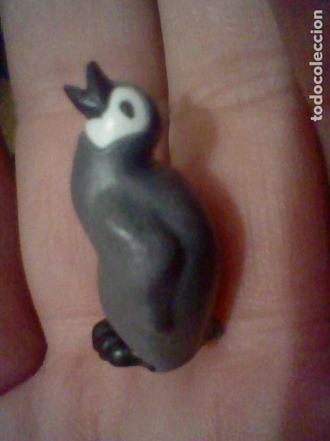 Playmobil: PLAYMOBIL PINGUINO EMPERADOR 3 CMS BE GEOBRA POLLO COMIENDO *