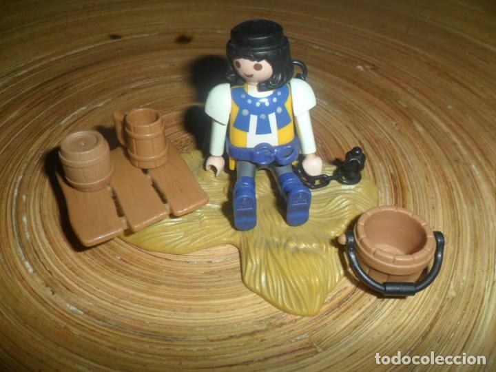 Playmobil: PLAYMOBIL -MEDIEVAL - CABALLERO PRINCIPE PRISIONERO + BARRILETE JARRA Y CUBO