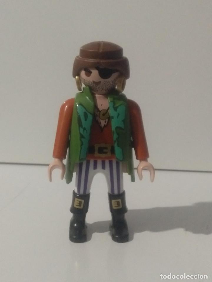 Playmobil: PLAYMOBIL FIGURA PIRATA CON CHALECO VERDE - 24/1/20 - Foto 1