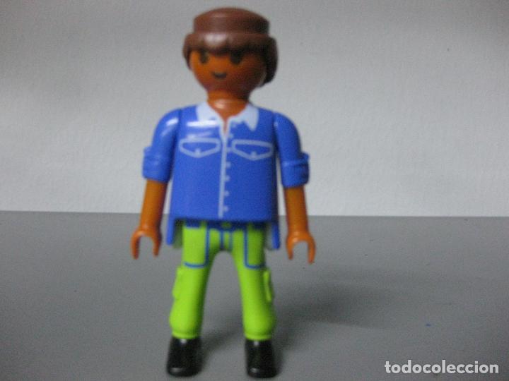 Playmobil: playmobil figura chico ciudad tez morena pantalon verde H2