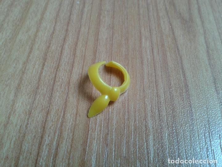 Playmobil: Playmobil -- Famobil -- Pa&ntilde;uelo -- Cuello -- Nudo -- Lazo -- Amarillo