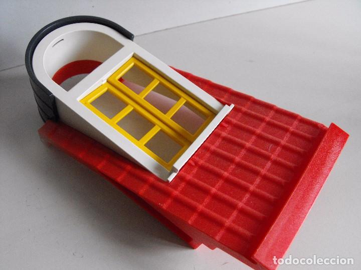 Playmobil: Playmobil. Pieza del tejado con ventana de casa grande. De la ref. 3965.