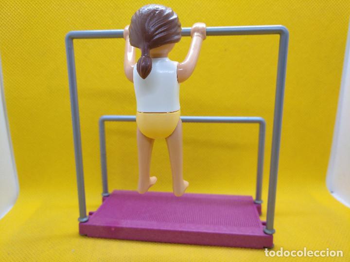 Playmobil: Playmobil Chica con barras asim&eacute;tricas - Foto 3
