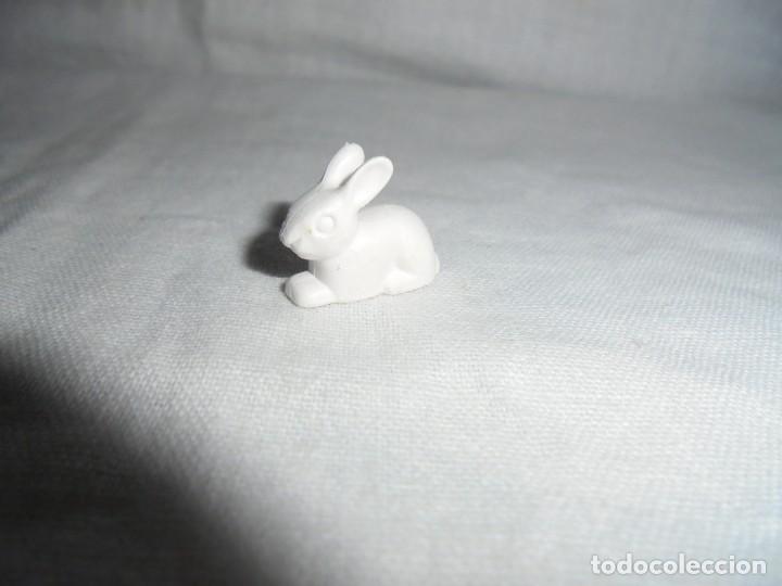 Playmobil: PLAYMOBIL CONEJO SENTADO BLANCO - Foto 2