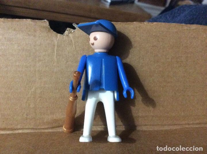 Playmobil: Figura playmobil geobra 1974 con gorra con bate o telescopio
