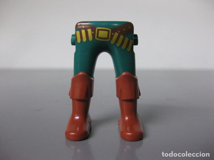 Playmobil: PLAYMOBIL PIERNAS CON BOTA MARRON RECAMBIO PIRATA PR2