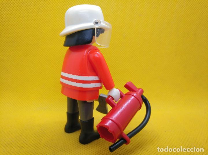 Playmobil: Playmobil Bombero con extintor y hacha - Foto 3
