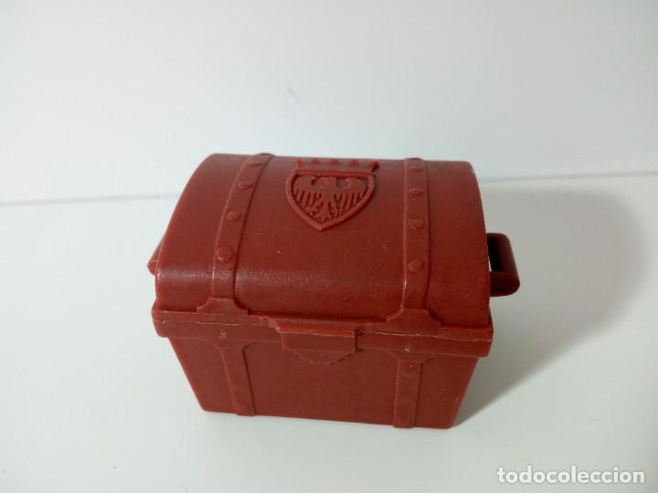 Playmobil: PLAYMOBIL. ANTIGUO COFRE MEDIEVAL - Foto 1