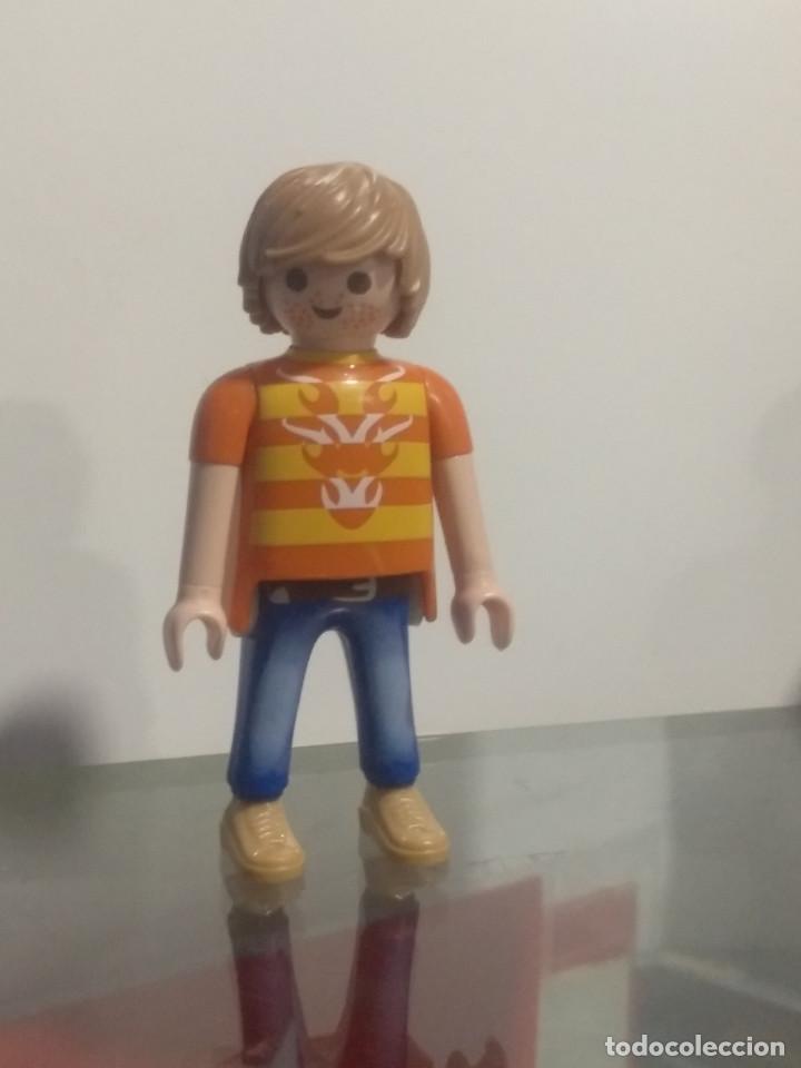 Playmobil: PLAYMOBIL FIGURA CHICO CITY CON PECAS NARANJAS - 14/7/20