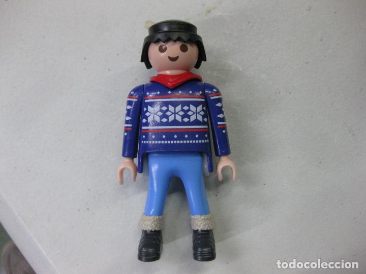Playmobil: PLAYMOBIL figura chico nieve con capucha roja H3