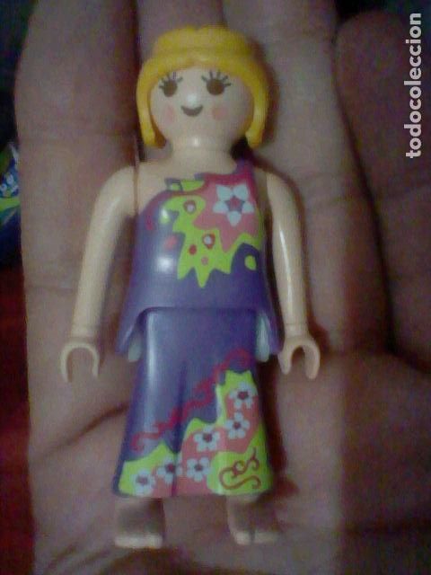 Playmobil: PLAYMOBIL MUJER RUBIA VESTIDO LARGO FLORES