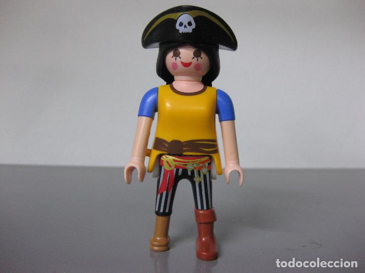 Playmobil: playmobil chica mujer pirata con gorro y pata palo PT4