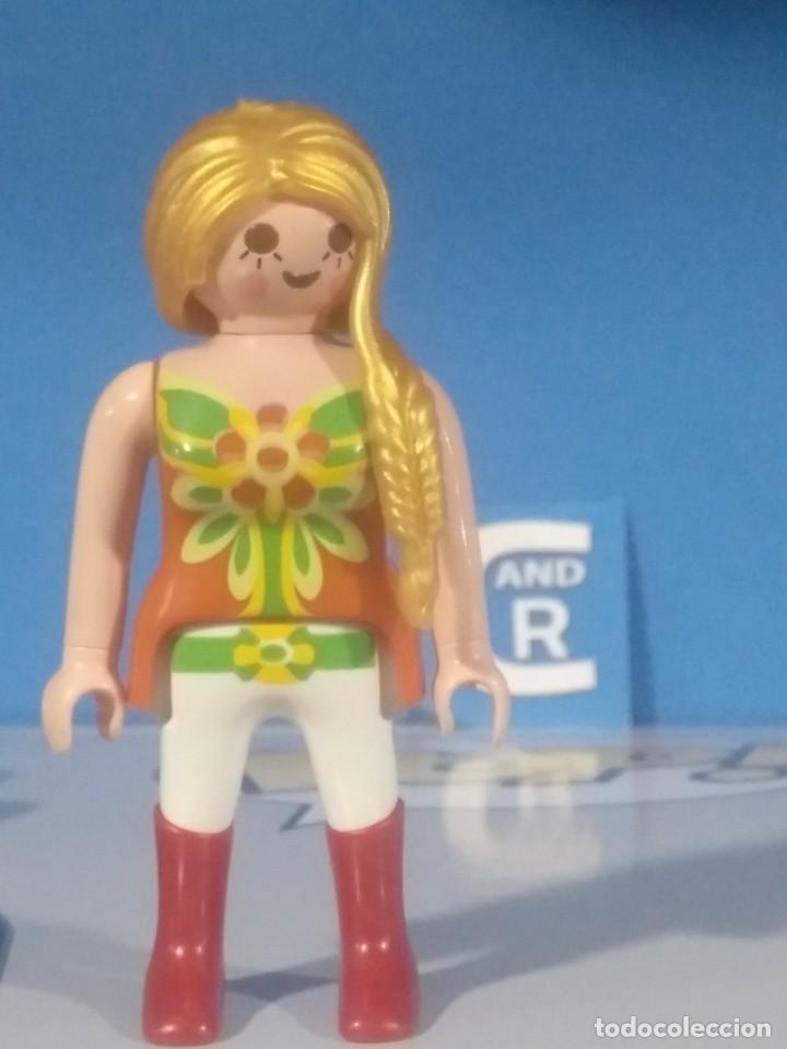 Playmobil: PLAYMOBIL FIGURA MUJER CON PELO DORADO - 29/9/20