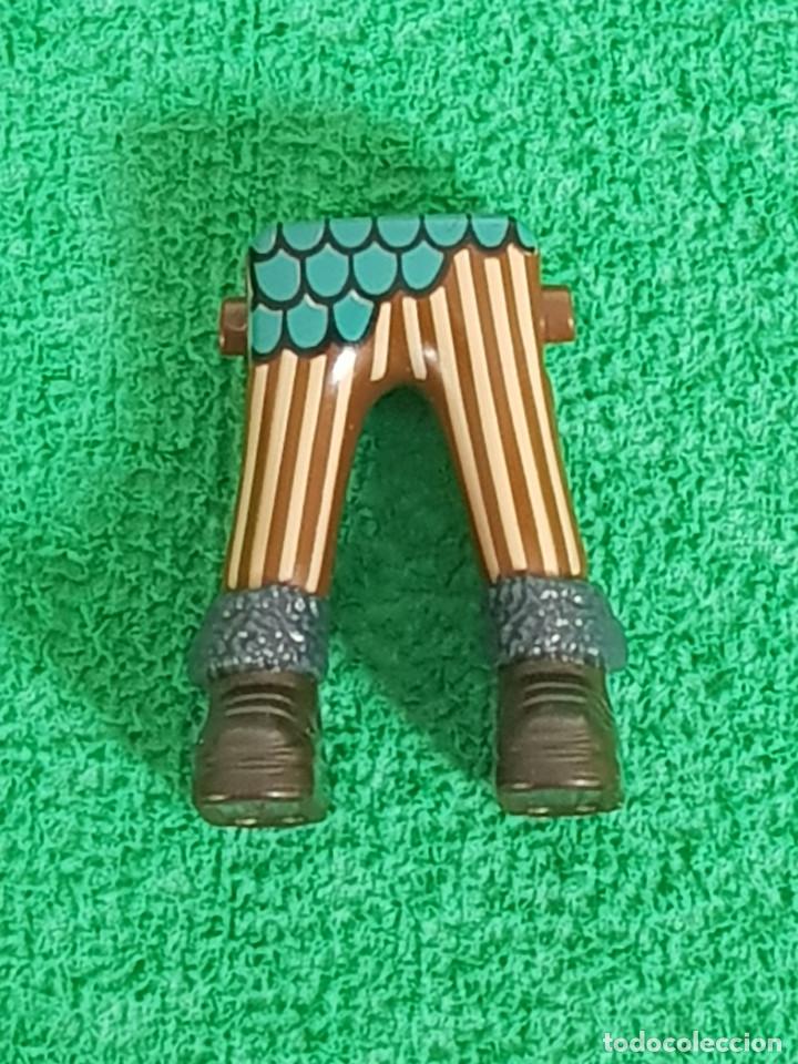 Playmobil: Playmobil piernas marr&oacute;n rayas bota piel escamas vikingos medieval soldados b&aacute;rbaros oeste polar