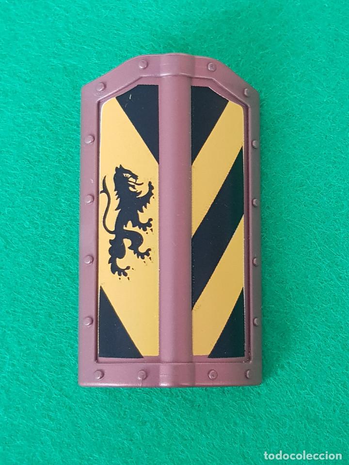 Playmobil: playmobil escudo medieval rectangular bronce amarillo negro le&oacute;n rampante castillo caballero vikingo