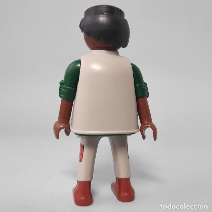 Playmobil: PLAYMOBIL Se&ntilde;or con chaleco 12 - Foto 2