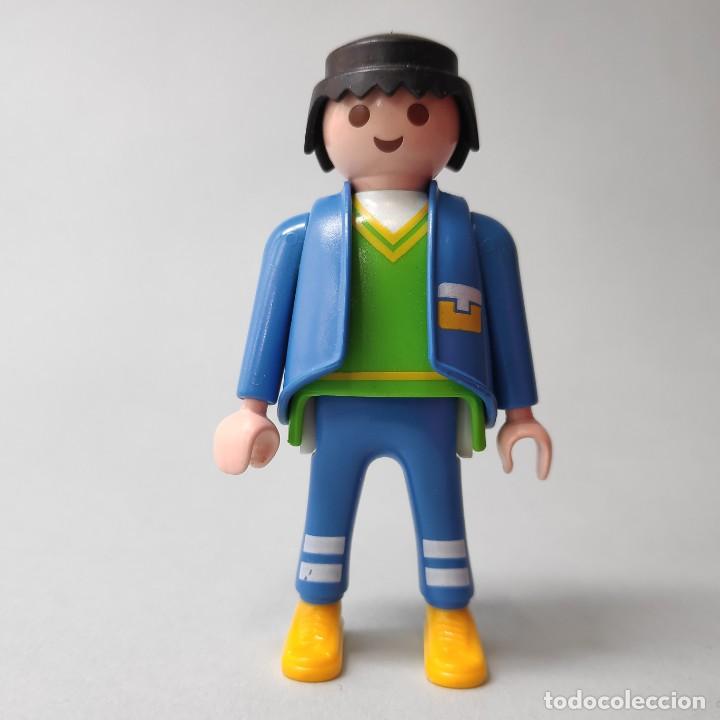 Playmobil: Playmobil Mu&ntilde;eco azul pies amarillos 02