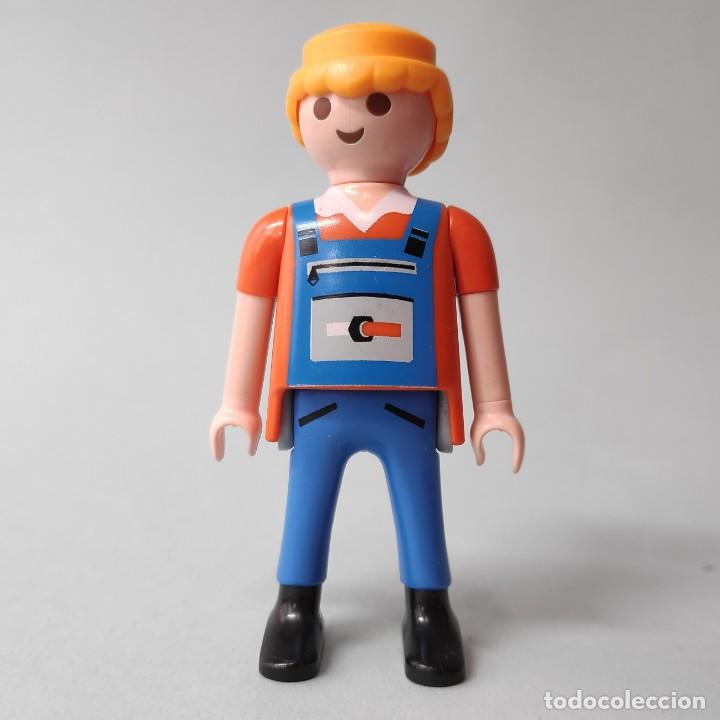 Playmobil: Playmobil Mu&ntilde;eco azul naranja manga corta