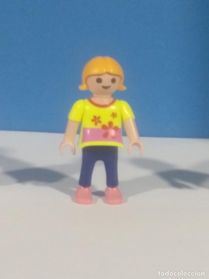 Playmobil: PLAYMOBIL NI&Ntilde;A CAMISETA AMARILLA FOSFORITO - 11/3/21