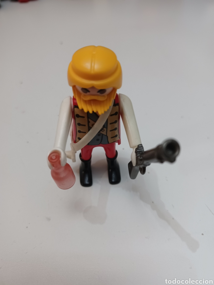 Playmobil: Figura Playmobil pirata rubio barbudo con botella cinto de espada y arcabuz