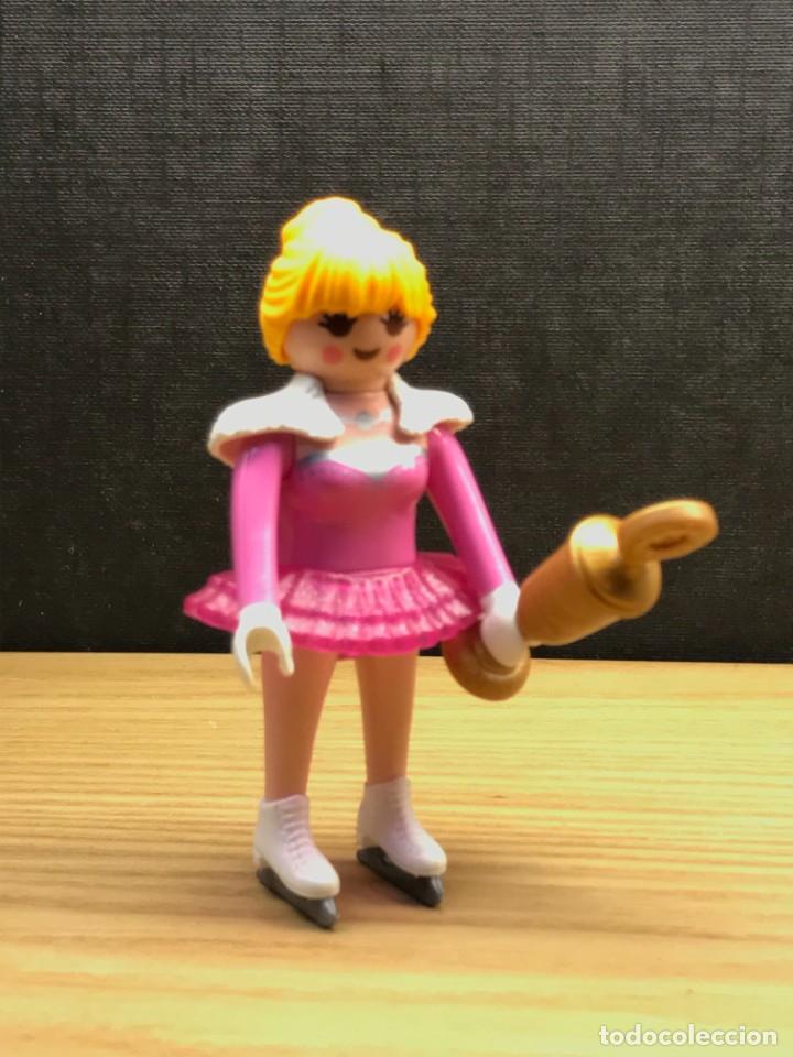 Playmobil: PLAYMOBIL FIGURA MUJER PATINADORA SOBRE HIELO