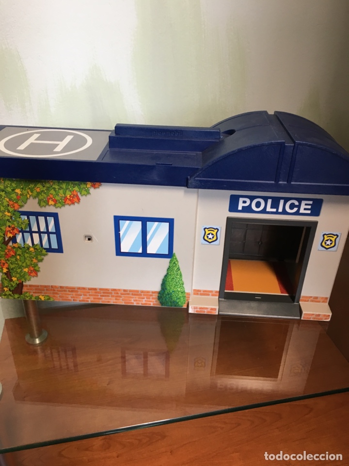 Playmobil: Malet&iacute;n comisar&iacute;a Playmobil y coche polic&iacute;a y motos patrulla incluye los accesorios de la foto