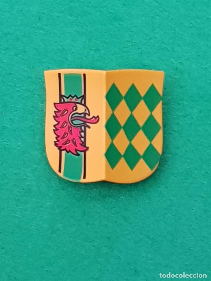 Playmobil: playmobil escudo medieval normando glifo rojo drag&oacute;n amarillo verde caballero castillo torneo