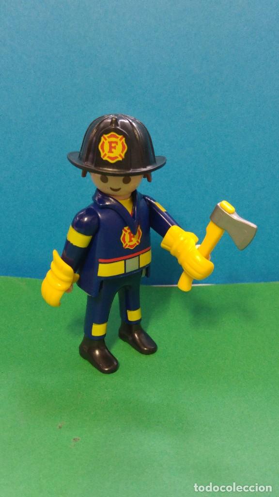 Playmobil: PLAYMOBIL SERIE 12 AZUL. SOBRES SORPRESA. REF 9241. BOMBERO. FIGURA 6.