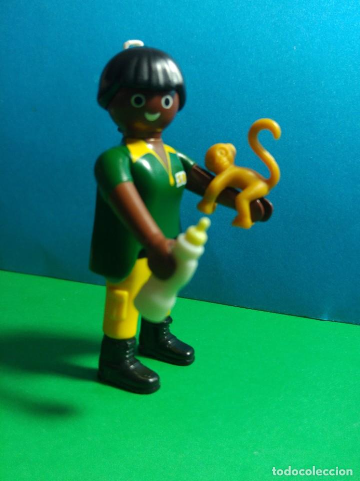 Playmobil: PLAYMOBIL SERIE 16 ROSA. SOBRES SORPRESA. REF 70160 GUARDA ZOO FIGURA 5