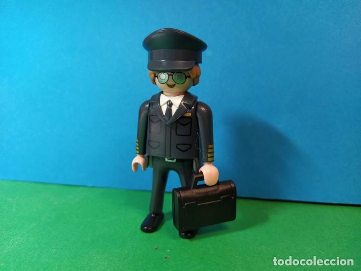 Playmobil: PLAYMOBIL SERIE 18 AZUL. SOBRES SORPRESA. REF 70369. PILOTO. FIGURA 3