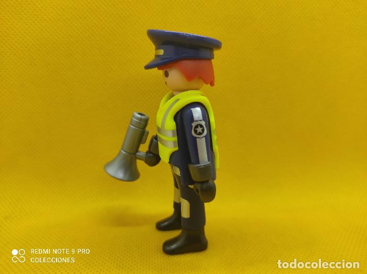 Playmobil: Playmobil Polic&iacute;a con chaleco y meg&aacute;fono - Foto 2