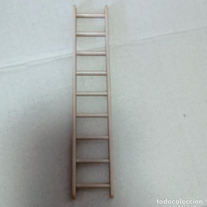 Playmobil: Escalera de Famobil de 18 cm Playmobil