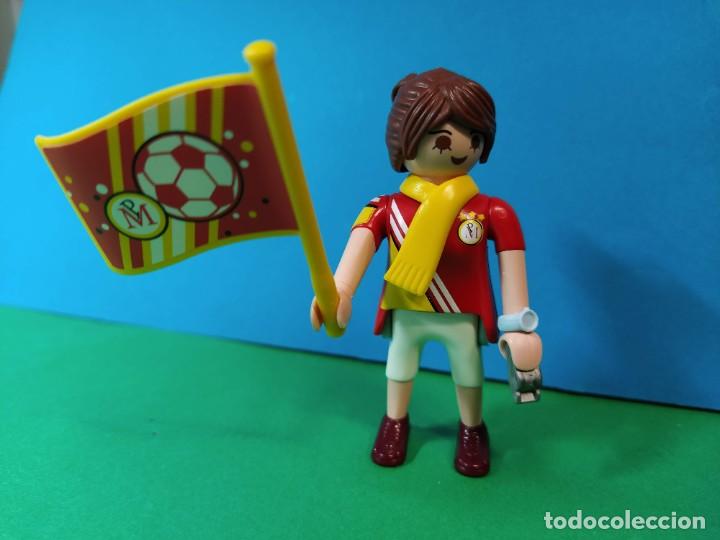 Playmobil: PLAYMOBIL SERIE 18 ROSA. SOBRES SORPRESA. REF 70370. HINCHA. FIGURA 12