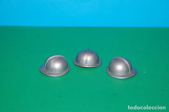 Playmobil: PLAYMOBIL LOT 3 CASCOS ESCUDEROS SOLDADOS MEDIEVALES MEDIEVAL CASTILLO ARMA LOTE kg
