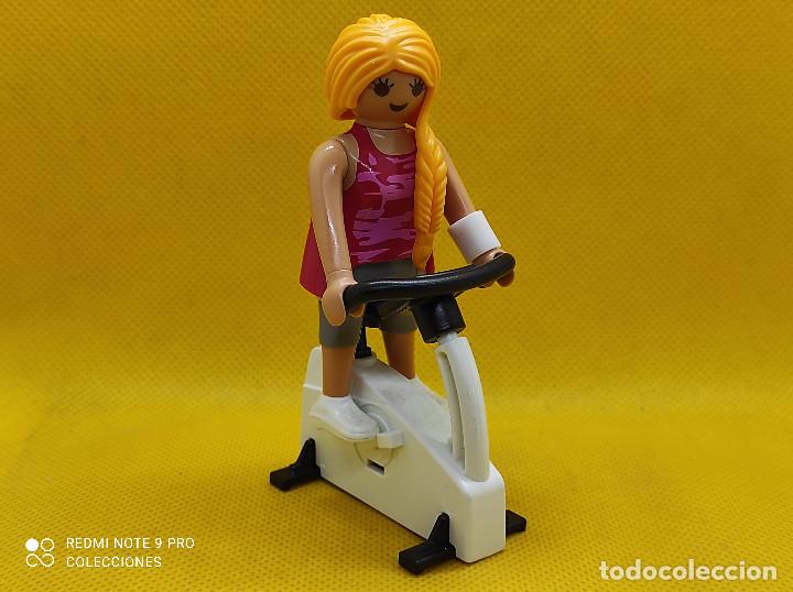 Playmobil: Playmobil Chica con bicicleta est&aacute;tica - Foto 1