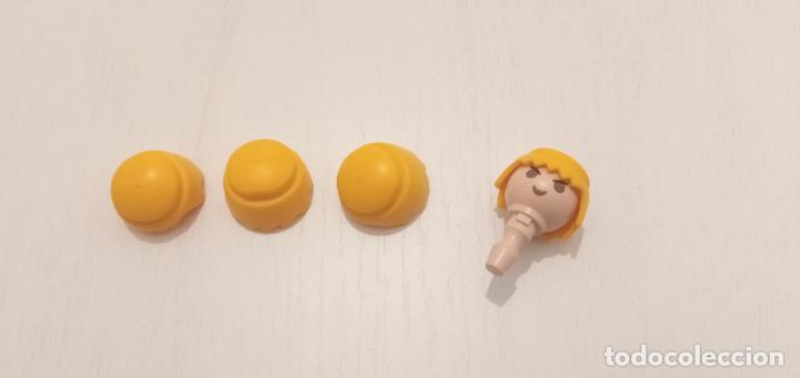 Playmobil: Lote de 4 pelucas pelos clasicos rubio de Playmobil. Totalmente nuevo.