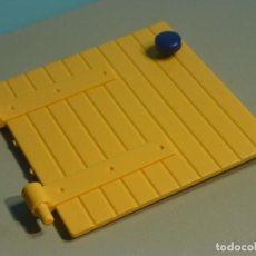 Playmobil: PLAYMOBIL - PUERTA AMARILLA CON POMO AZUL - MARRÓN - 6,5 X 6,5 CM. Lote 312621638