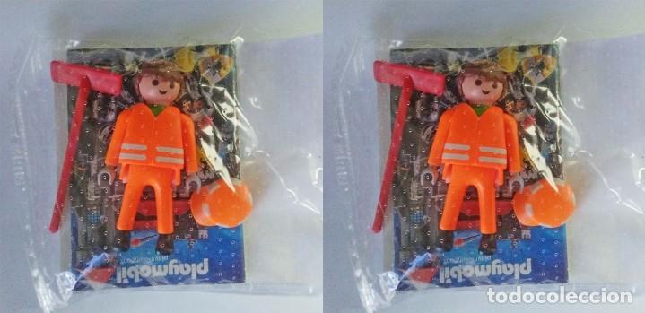 Playmobil: PACK DE 2 Playmobil Figura de Barrendero con Cepillo 30821682 (En bolsa). NUEVOS!!.