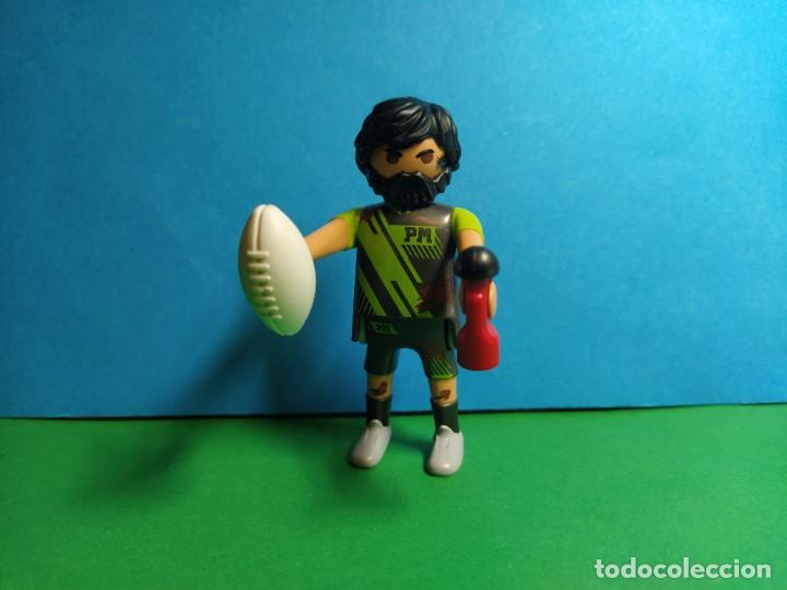 Playmobil: PLAYMOBIL SERIE 21 AZUL. SOBRES SORPRESA. REF 70732. JUGADOR DE RUGBY. FIGURA 6