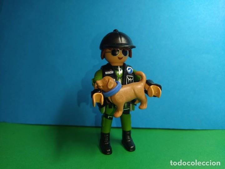 Playmobil: PLAYMOBIL SERIE 21 AZUL. SOBRES SORPRESA. REF 70732. POLICIA CANINA FIGURA 5