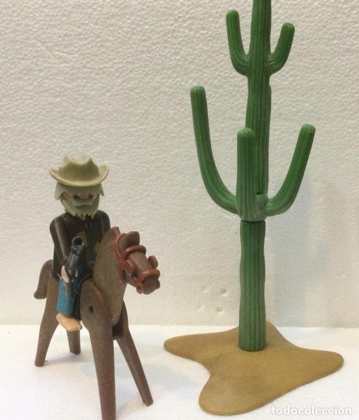 Playmobil: Playmobil. Forajido en caballo y cactus. Geobra. A&ntilde;o: 1974. Coleccionistas.