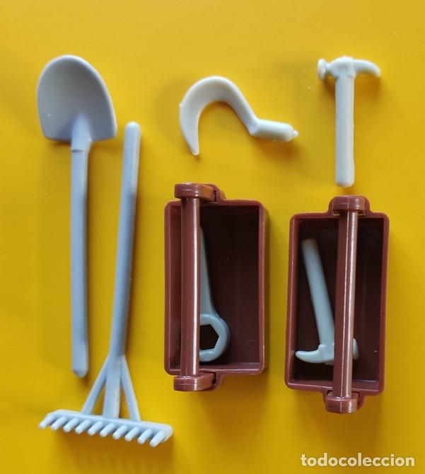Playmobil: HERRAMIENTAS. PLAYMOBIL. CAJAS, PALA, RASTRILLO, MARTILLOS... LOTE 8 PIEZAS.
